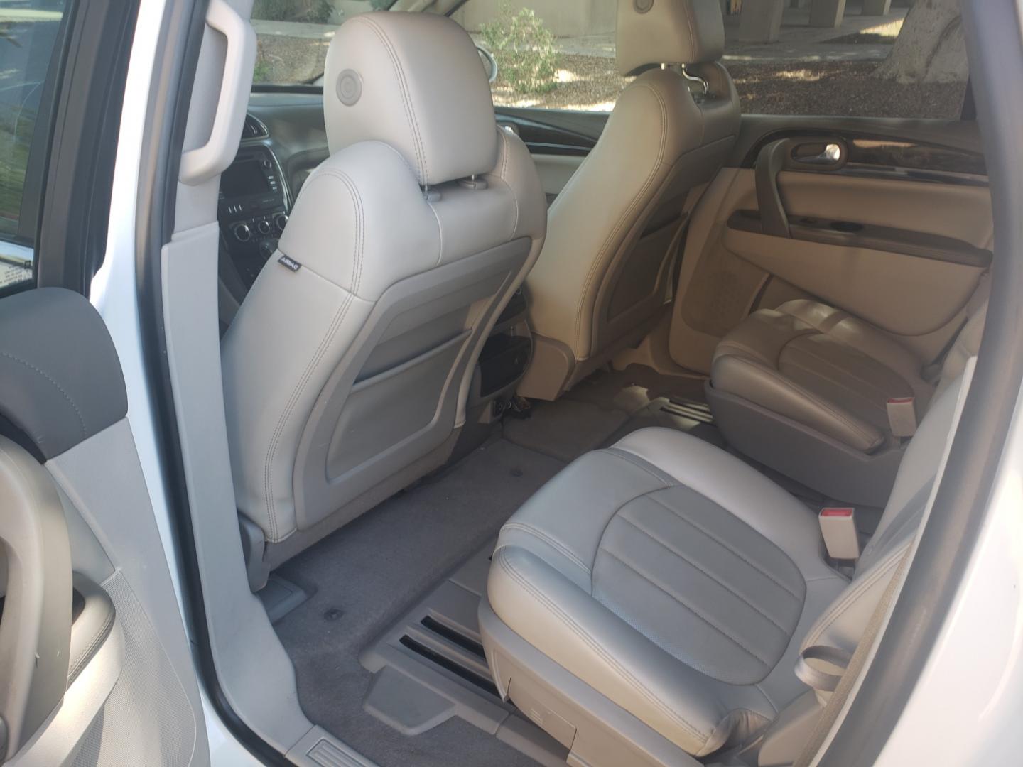 2017 WHITE /gray Buick Enclave (5GAKRBKD3HJ) with an 3.6L V6 DOHC 24V engine, 6-Speed Automatic transmission, located at 323 E Dunlap Ave., Phoenix, AZ, 85020, (602) 331-9000, 33.567677, -112.069000 - 2017 Buick Enclave,....... EXCELLENT condition, Ice Cold A/C, Clean Gray interior with Gray leather seats in near perfect condition, 3RD row seating, Rear AC, New brakes, Tune up, Touch screen Stereo/CD Player, Bluetooth, Phone sync, Backuup camera, Satellite compatible, Gorgeous tinted sunroof,This - Photo#11